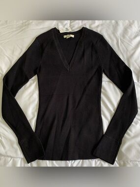 NWTs RW&CO. V-neck Long Sleeve Size XS